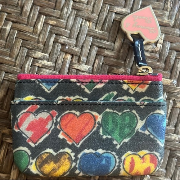 Dooney & Bourke heart 💜 coin purse with key ring/zipper pull - Picture 3 of 12